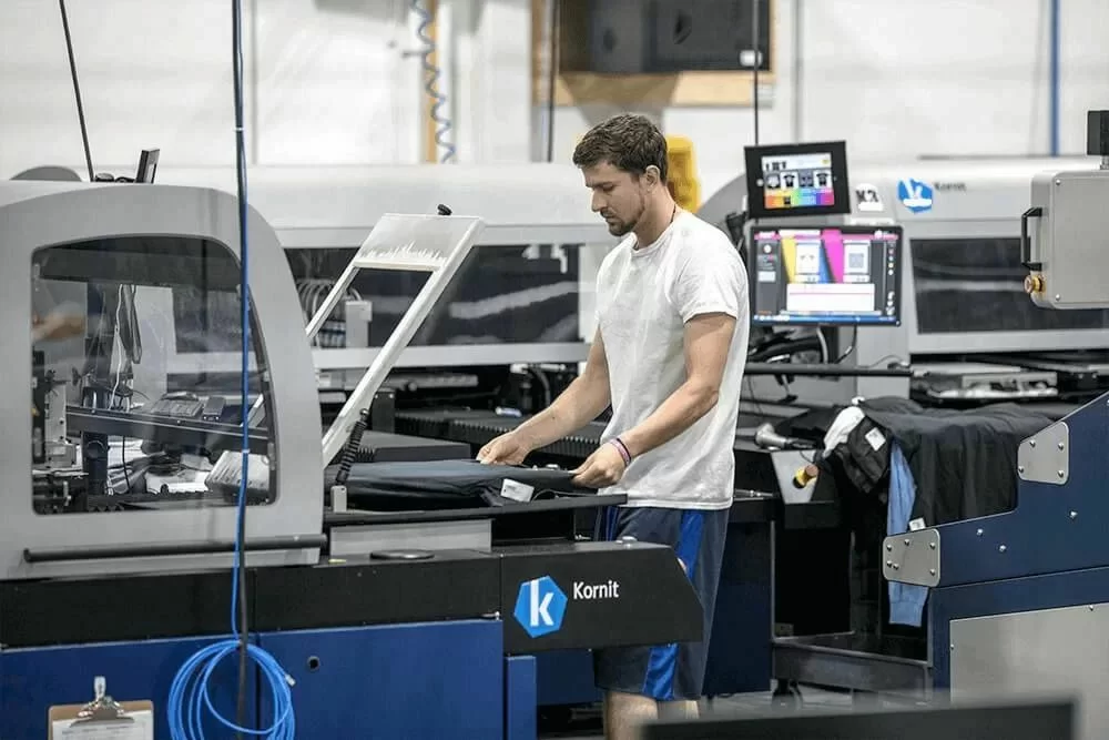 9556_l_7783_l_106_l_printful-fulfillment-center-2-6